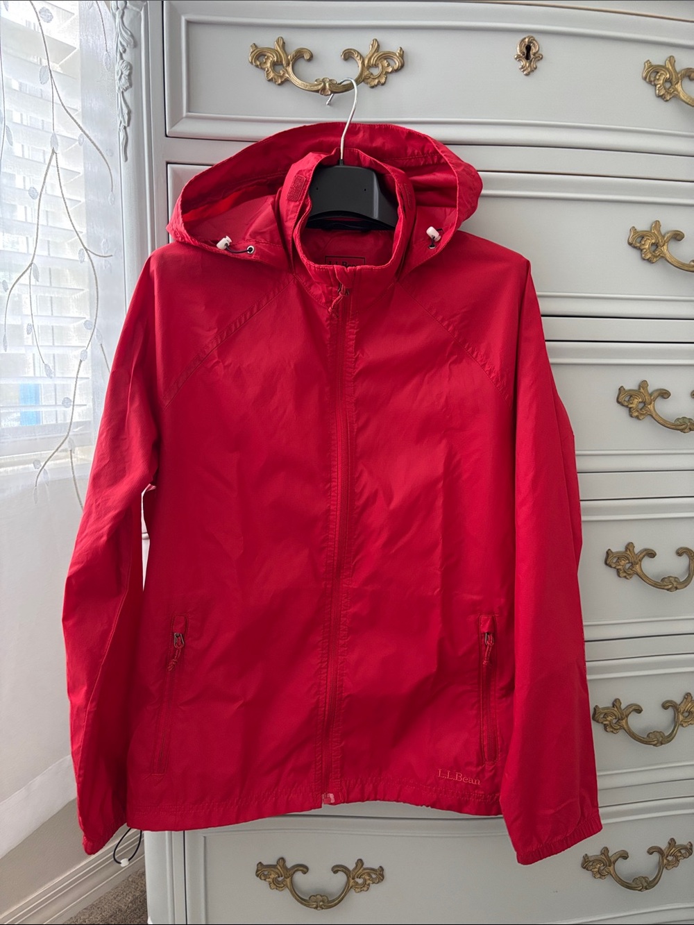 LL Bean Deep Red Lightweight Windbreaker Jacket Hood Zip Toggle women’s Medium